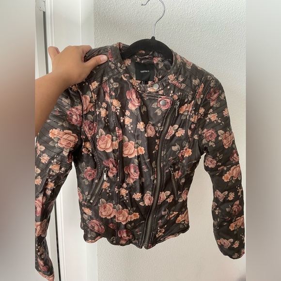 FOREVER 21 DARK FLORAL FAUX LEATHER JACKET - Picture 5 of 10